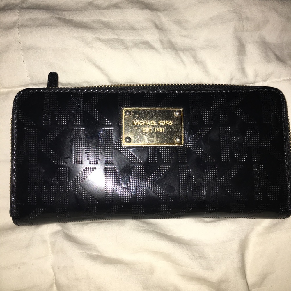 MK signature Black Patent Leather Wallet